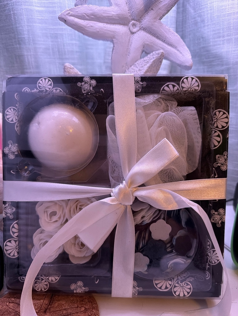 Mariusz Szo Bath Set with Bath Bomb, Loofah, and Bath Petals